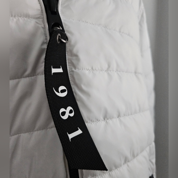 Men's GUESS White Puffer Quilted Jacket Hooded Red Trim XL - Picture 6 of 12